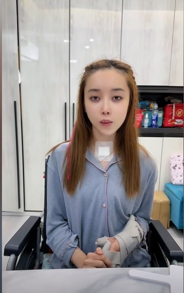 当时她左半身近乎瘫痪，所有日常动作都得由零重学。