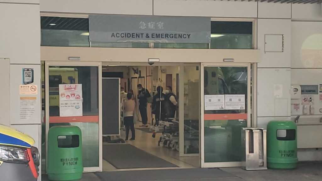 东区医院发言人公布，该院一名58岁女病人于急症室等候区离世。有关个案将转交死因裁判官跟进。杨伟亨摄
