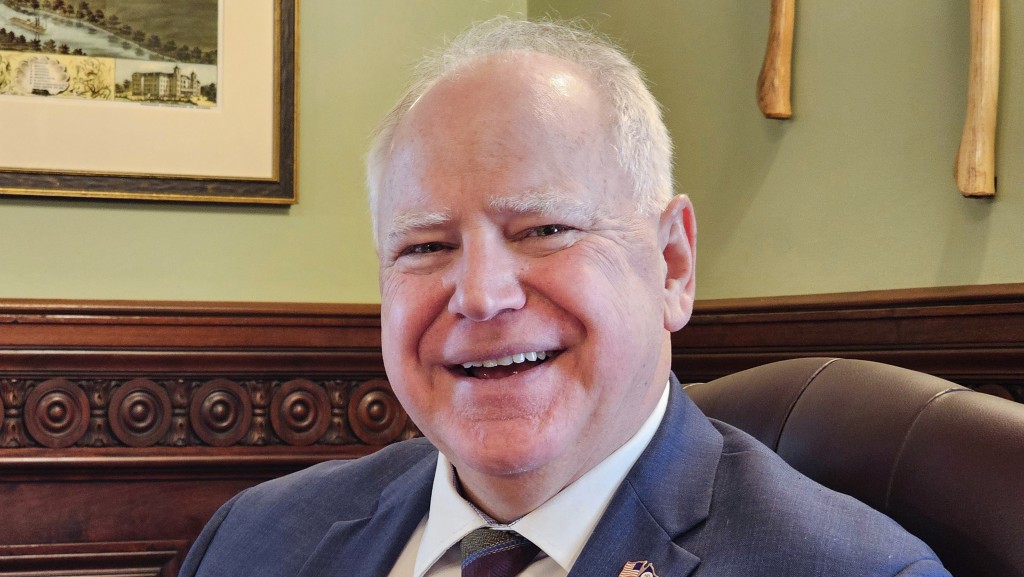沃尔兹2018年当选明尼苏达州州长。 美联社