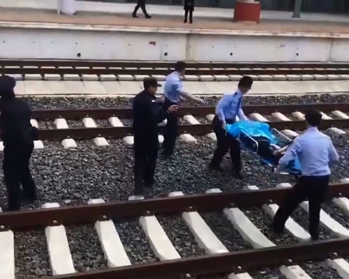 雲南16歲少女遭動車碾壓肢體斷裂。 網上圖片
