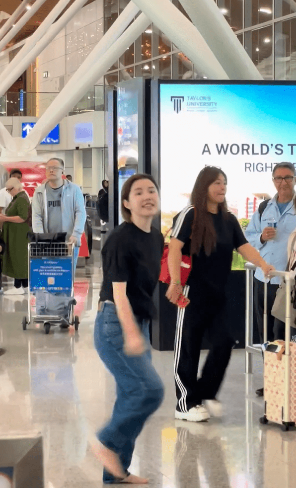 內地網紅「是你的格格」大鬧吉隆坡機場。AnkitaJainGenZ@X 內地網紅「是你的格格」大鬧吉隆坡機場。AnkitaJainGenZ@X