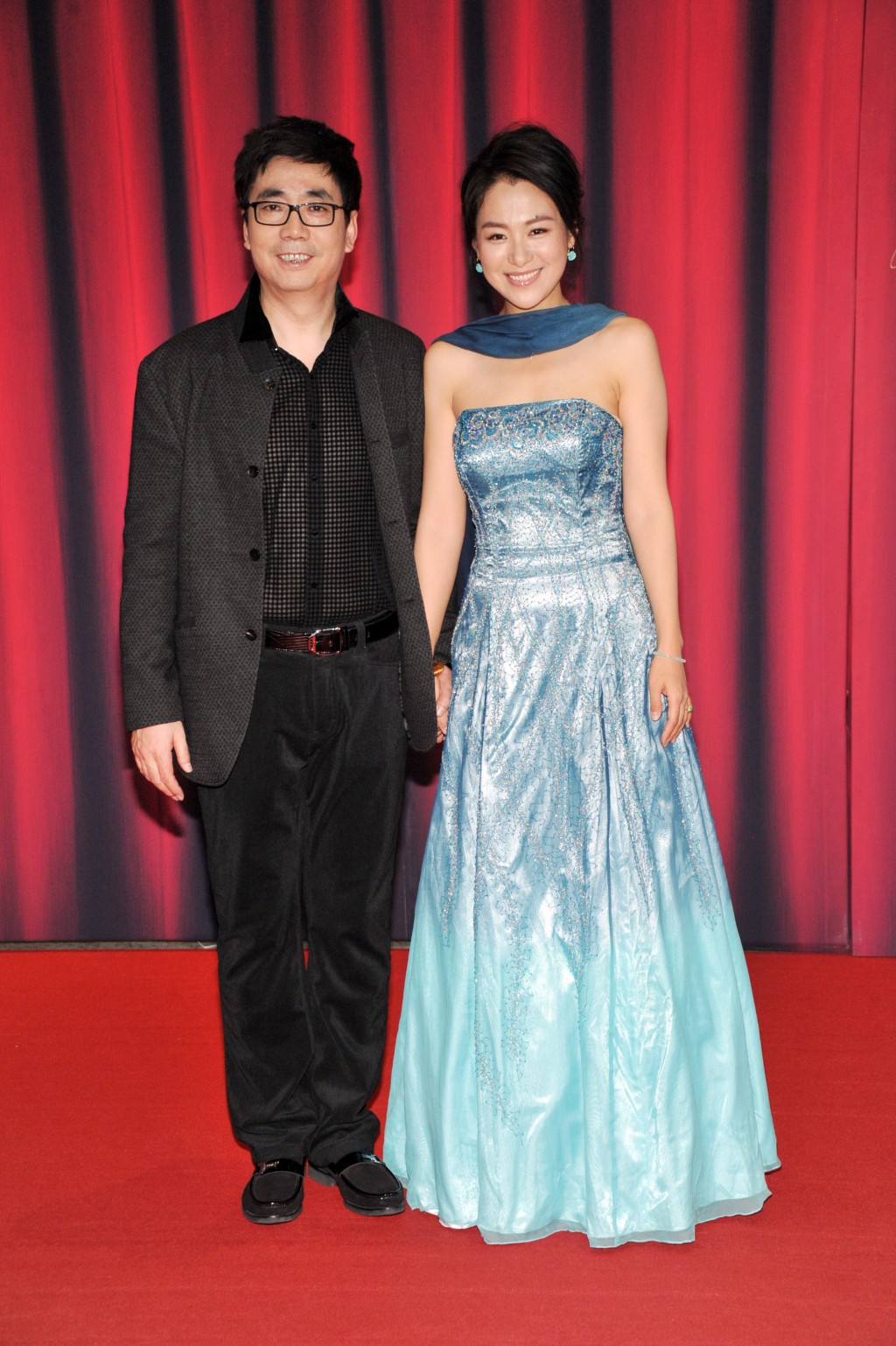 沈傲君與範明(左)出席「2011國劇盛典」頒獎禮。 新華社 沈傲君與範明(左)出席「2011國劇盛典」頒獎禮。 新華社