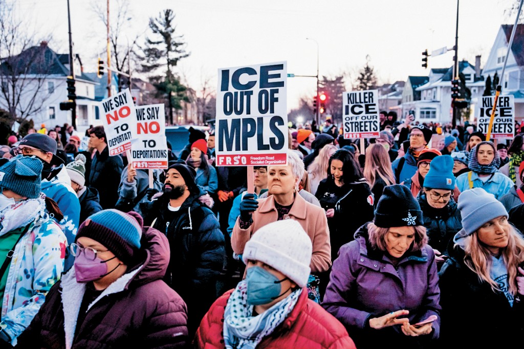 槍擊事件後明尼阿波利斯的民衆上街示威。