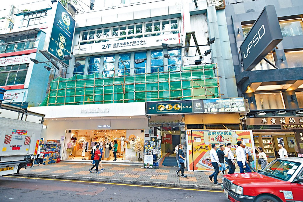 尖沙嘴海防道38至40號中達大廈地下A及B鋪，萬寧以每月約80萬承租。
