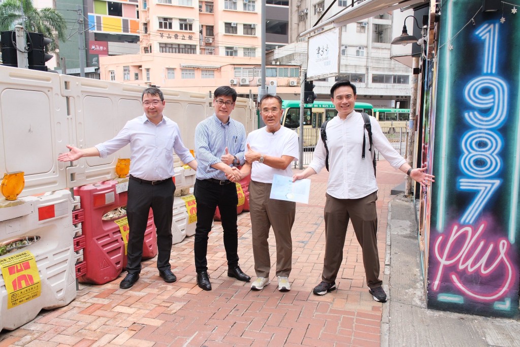 經田北辰反映後，明珠樓行人路現可容納4人同時行過。田北辰fb