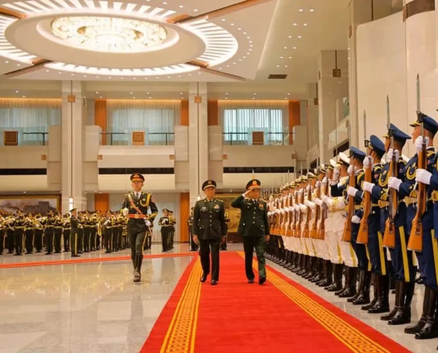 越南国防部长潘文江与中国军方高层举行会议。微博