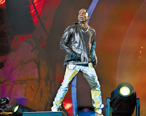 Travis Scott上周五在德州的演唱會台上演出。