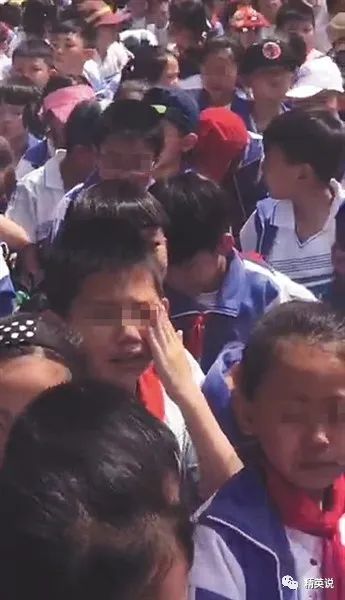 內地部份學校與教育機構向學生推行感恩教育，被批是形式主義。網圖