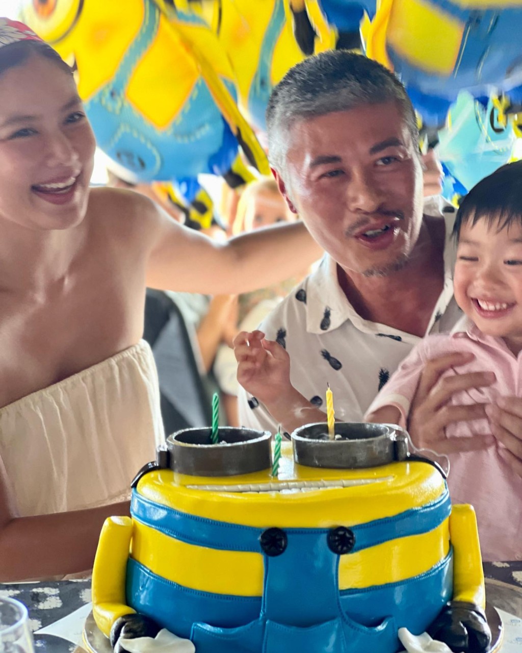 在當地為囝囝慶祝3歲生日。
