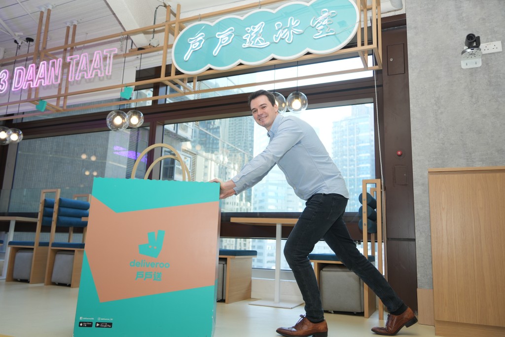 户户送香港区总经理Nick Price称，公司有自营客服团队，巩固餐厅及客户关系，是其外卖战场上的优势。