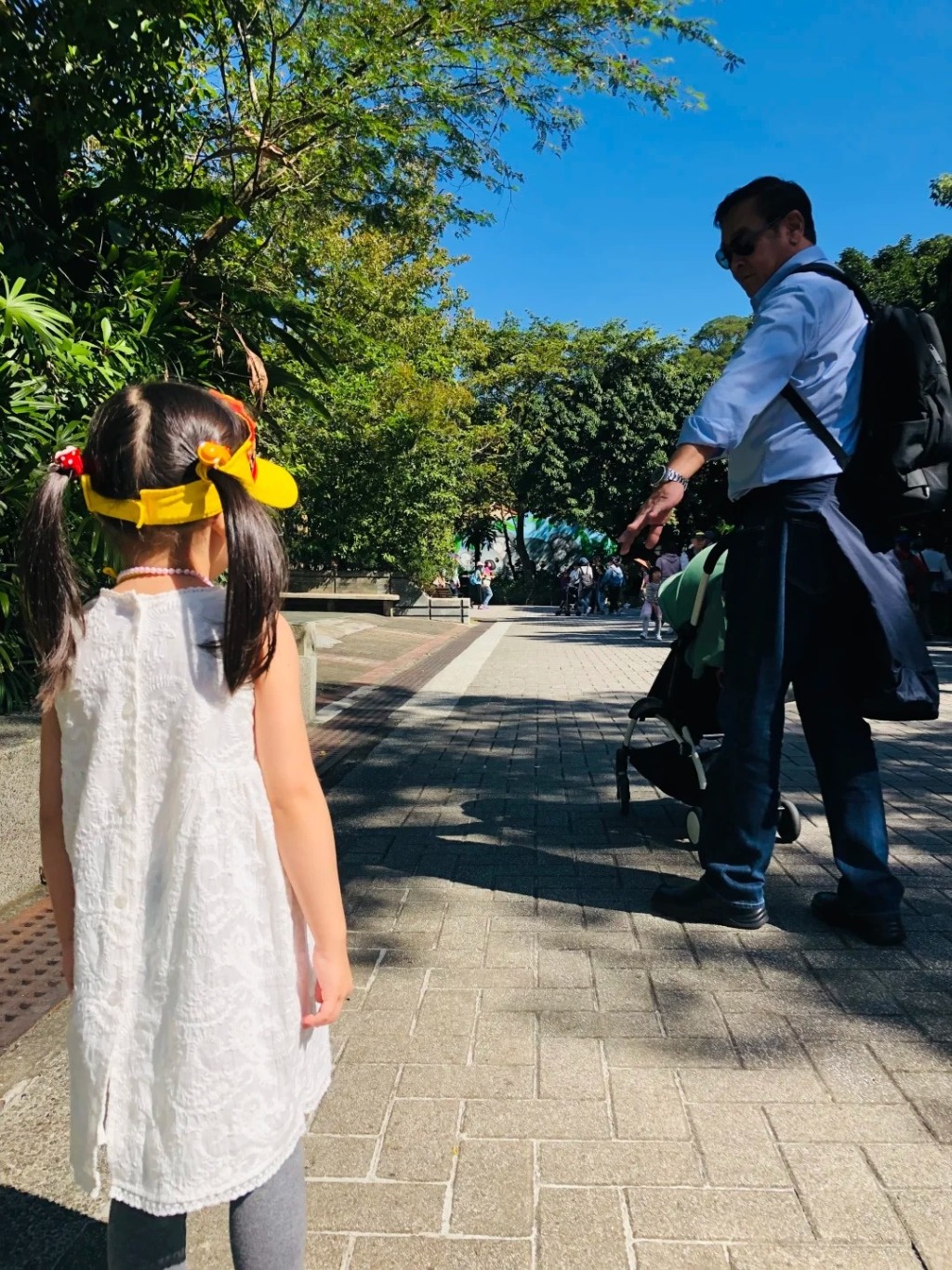 爾冬陞女友指爾冬陞已變為慈父。 爾冬陞女友指爾冬陞已變為慈父。