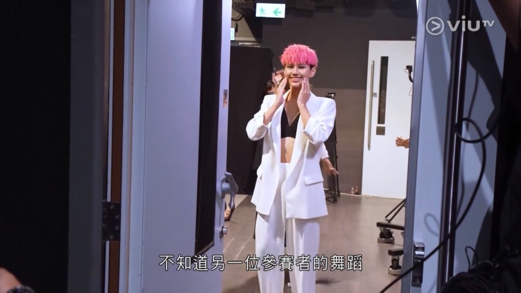 打扮行中性路線。