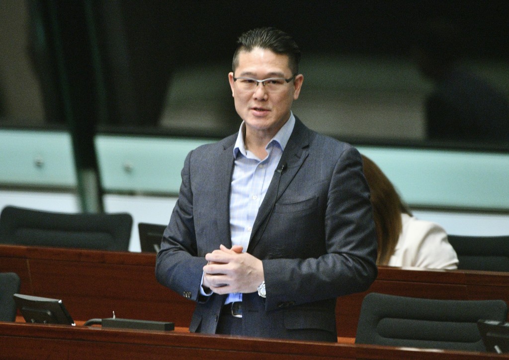 工聯會立法會議員梁子穎提出「發展本地職業專才教育」議員議案。