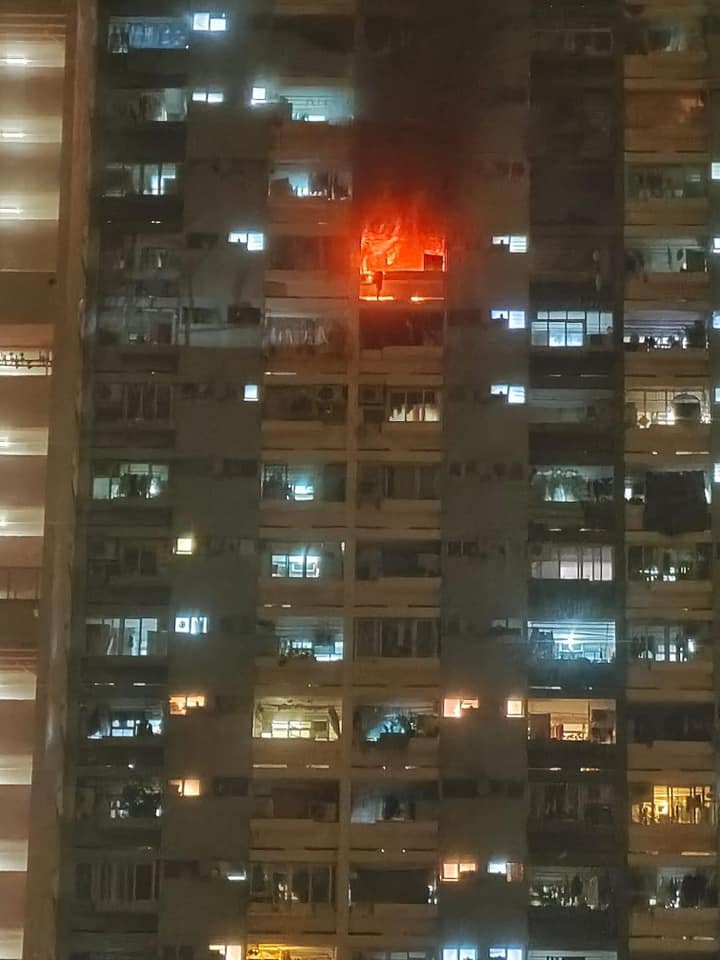 励德邨邨荣楼一单位发生火警。网上图片