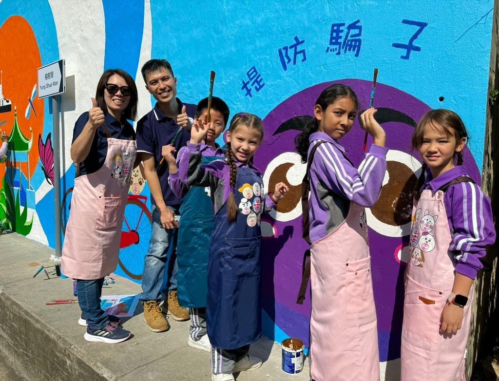 「畫美麗香港」帶領義工和南丫北段公立小學學生，設計及繪製壁畫。