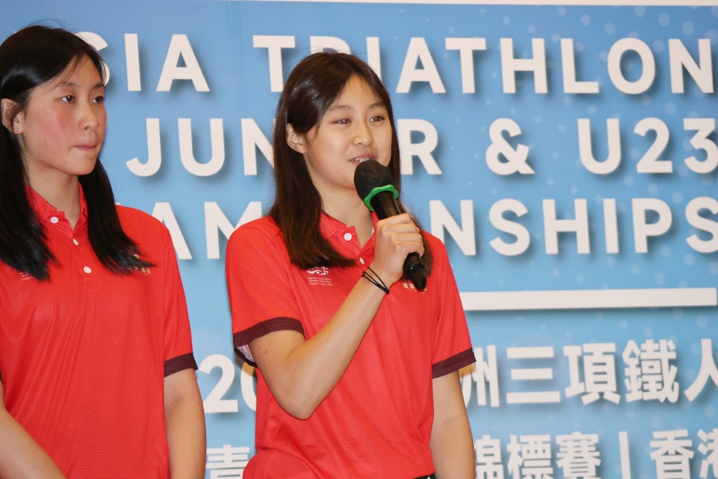 吴悦曦(右) 期望籍下周末的亚青赛争取今年11月青奥参赛机会。徐嘉华摄