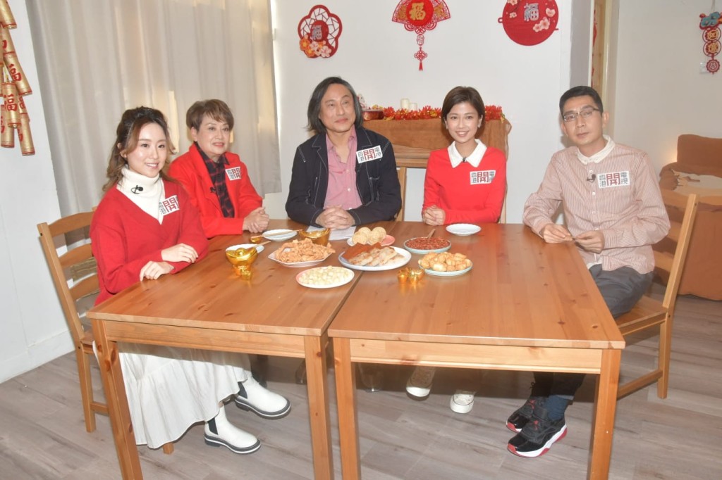 鍾慧冰和女兒林靜莉等為虎年特備節目《開運秘笈》錄影。
