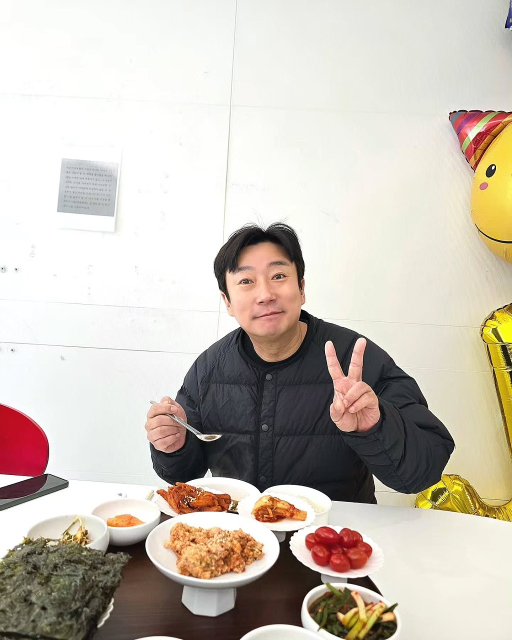 李壽根是南韓知名搞笑藝人。