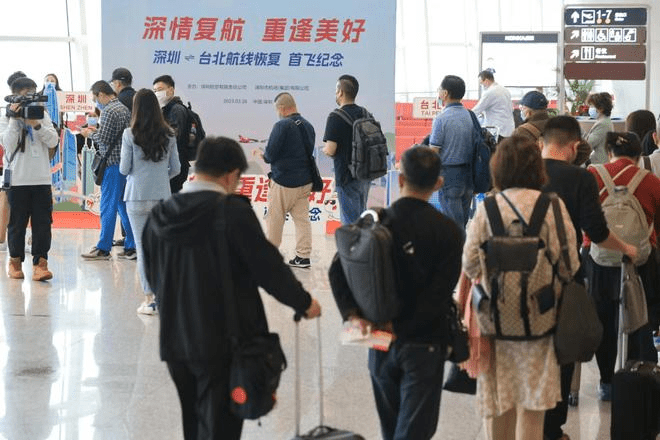 深圳直飞台湾的首趟航班为ZH9071，由深圳航空运营，载有143名旅客，客座率94%，其中以台胞旅客为主。