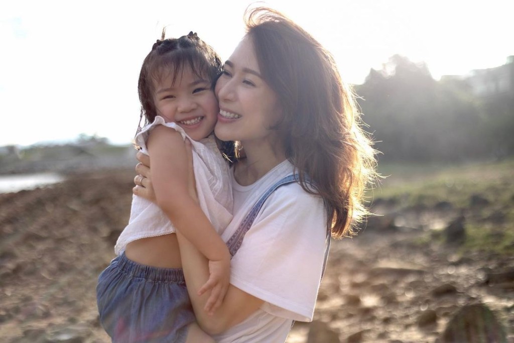 鄺文珣表示小baby們實在太喜歡放東西進鼻孔內。