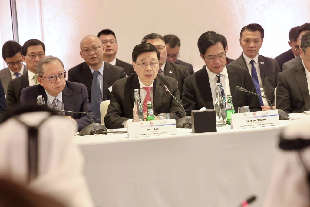 李家超率領商貿代表團成員今日出席卡塔爾商人協會圓桌會議。李家超fb 李家超率領商貿代表團成員今日出席卡塔爾商人協會圓桌會議。李家超fb
