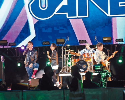 Dear Jane演出時情緒高漲。