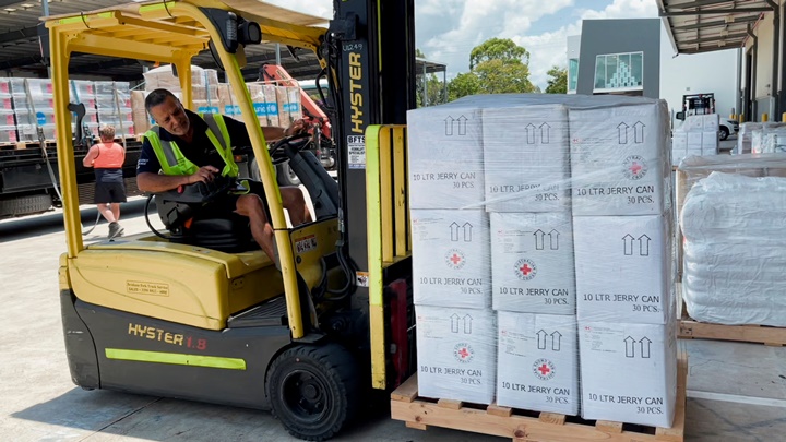 澳洲等鄰國為湯加準備救援物資。路透社圖片