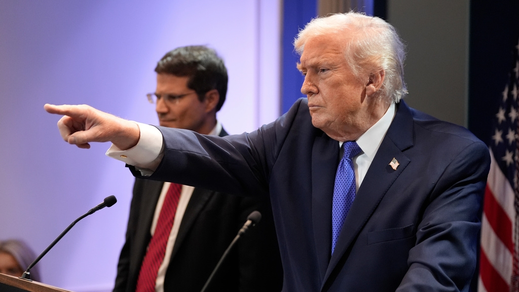 最高法院裁決翌日加碼關稅 特朗普對全球貨品徵收15%