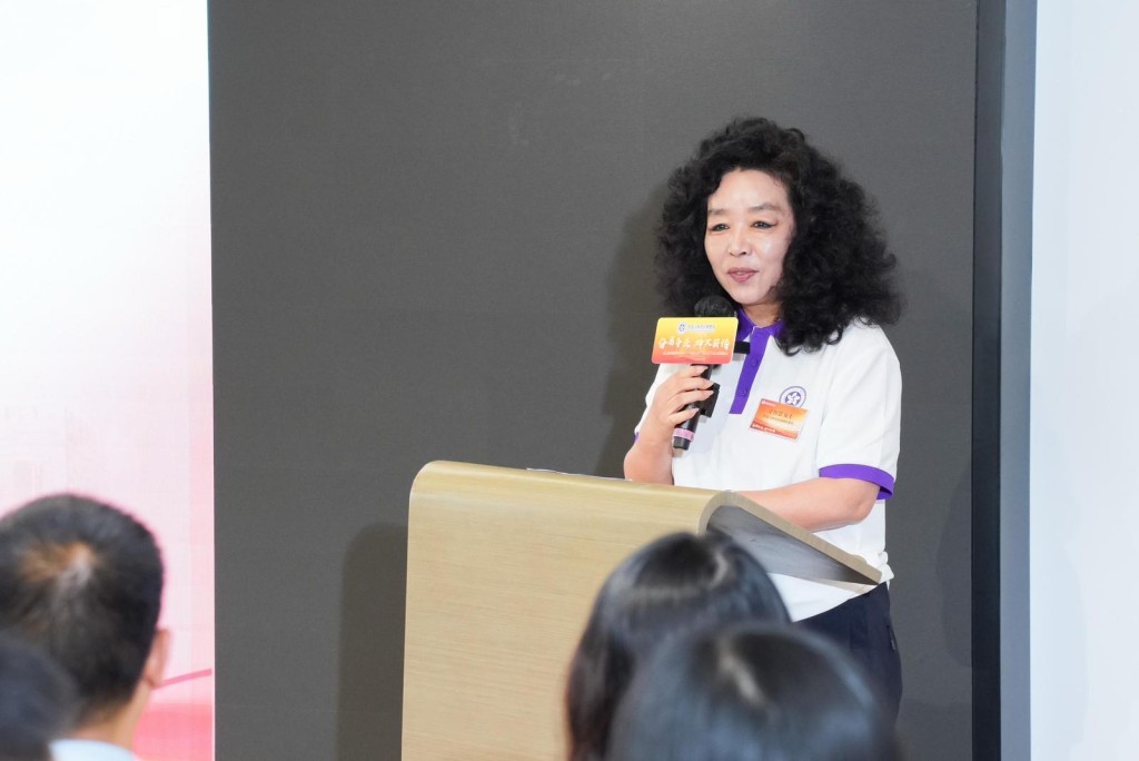 香港吉林省社團總會會長于智慧致辭時表示，王軍霞在奧運賽場上的奮鬥精神也是吉林品格的縮影，願吉港兩地同心，一同奔跑匯聚成民族復興的磅礴力量！