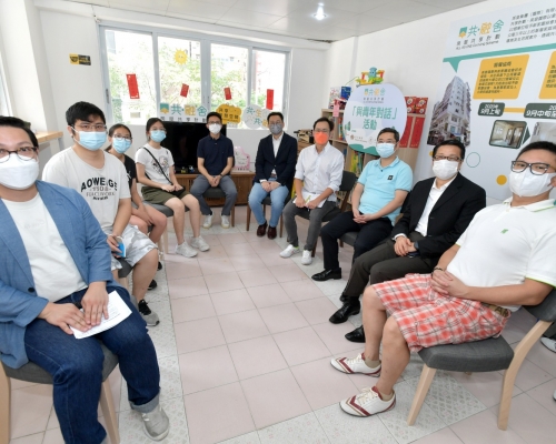 英皇國際執董楊政龍等人出席了「共•融舍—與青年對話」活動。