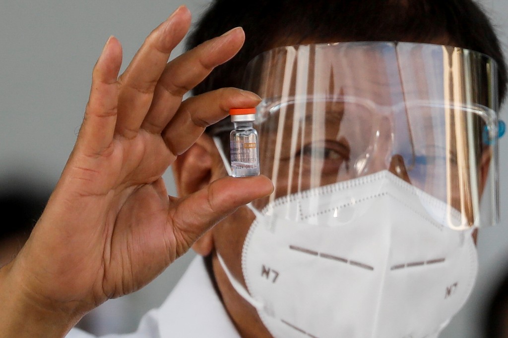 中國疫苗送到菲律賓，但接種的人卻不多。 路透社