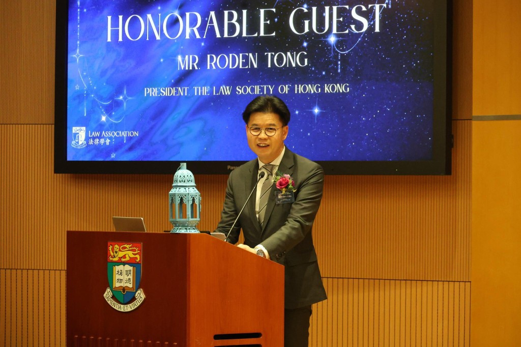 湯文龍昨日（20日)在香港大學學生會法律學會第五十七屆就職典禮上致辭。律師會FB圖片