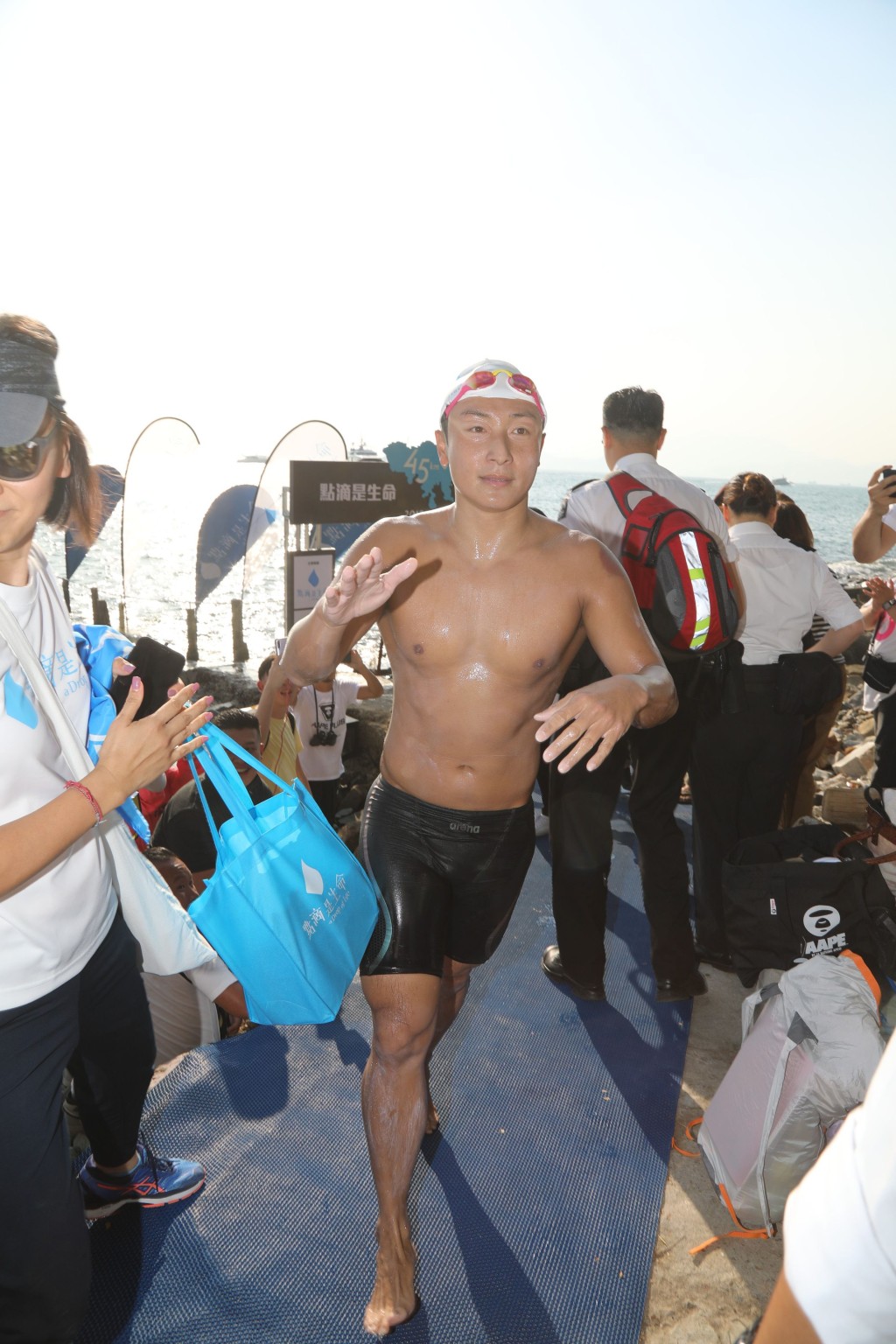 小方去年成功完成45公里環島泳。