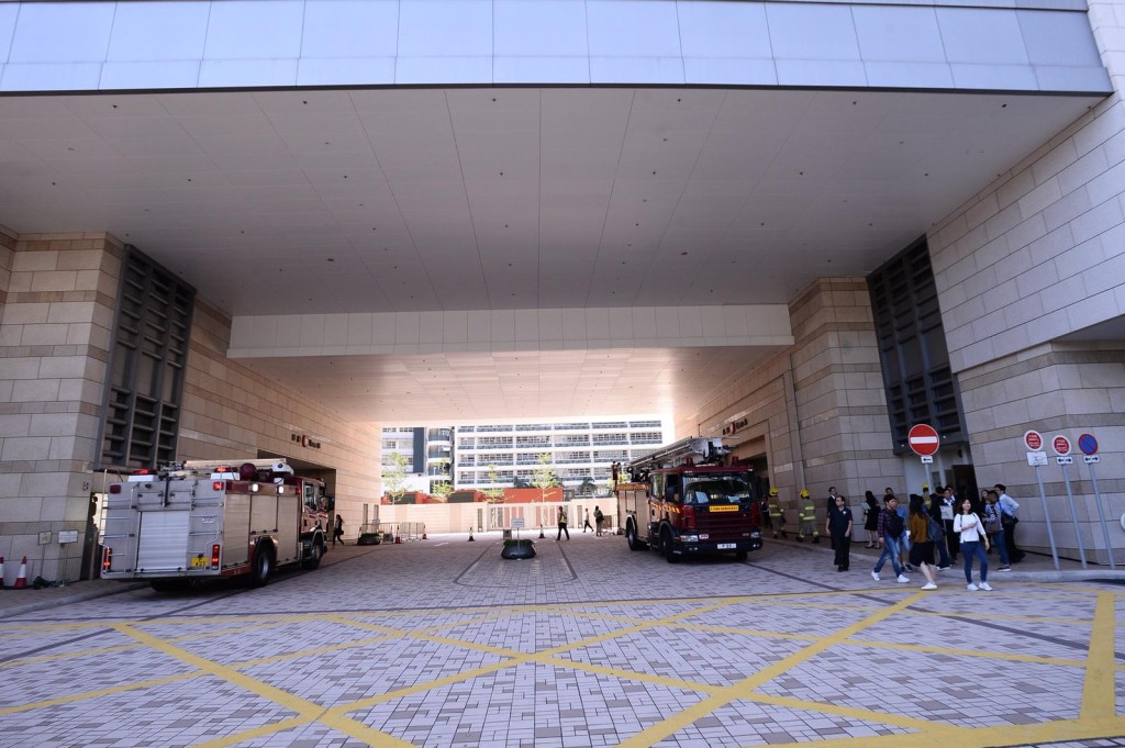 西九龍裁判法院今早火警鐘誤鳴。盧江球攝