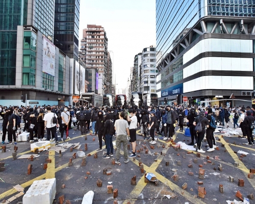 繼今日「黎明行動」後,有網民發起明天「破曉行動」。