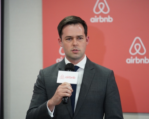 Airbnb 亞太區公共政策負責人Mike Orgill提出適合香港市場的住家分享方案。