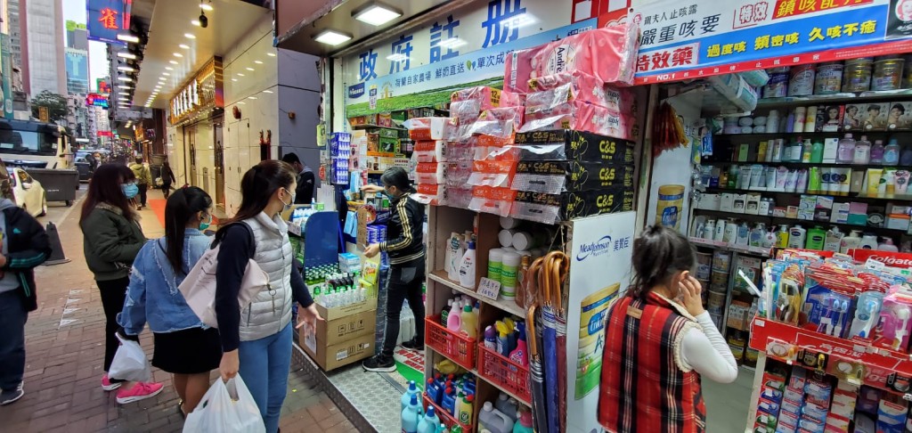 旺角藥房紙巾返貨。