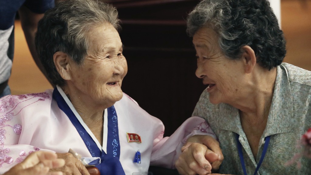 一對分散在南北韓的8旬姊妹2018年8月團聚。 美聯社