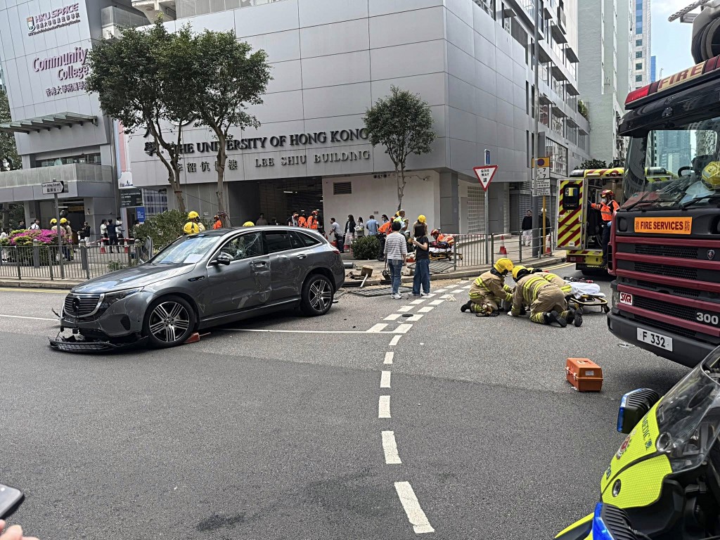 消防到場救人。網圖 消防到場救人。網圖