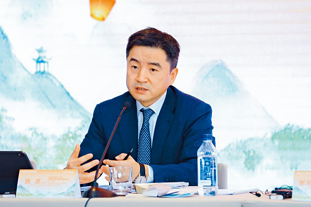 姚波表示，未對新業務價值設指引，不能完全期望實現V型反彈，但有信心恢復正增長。