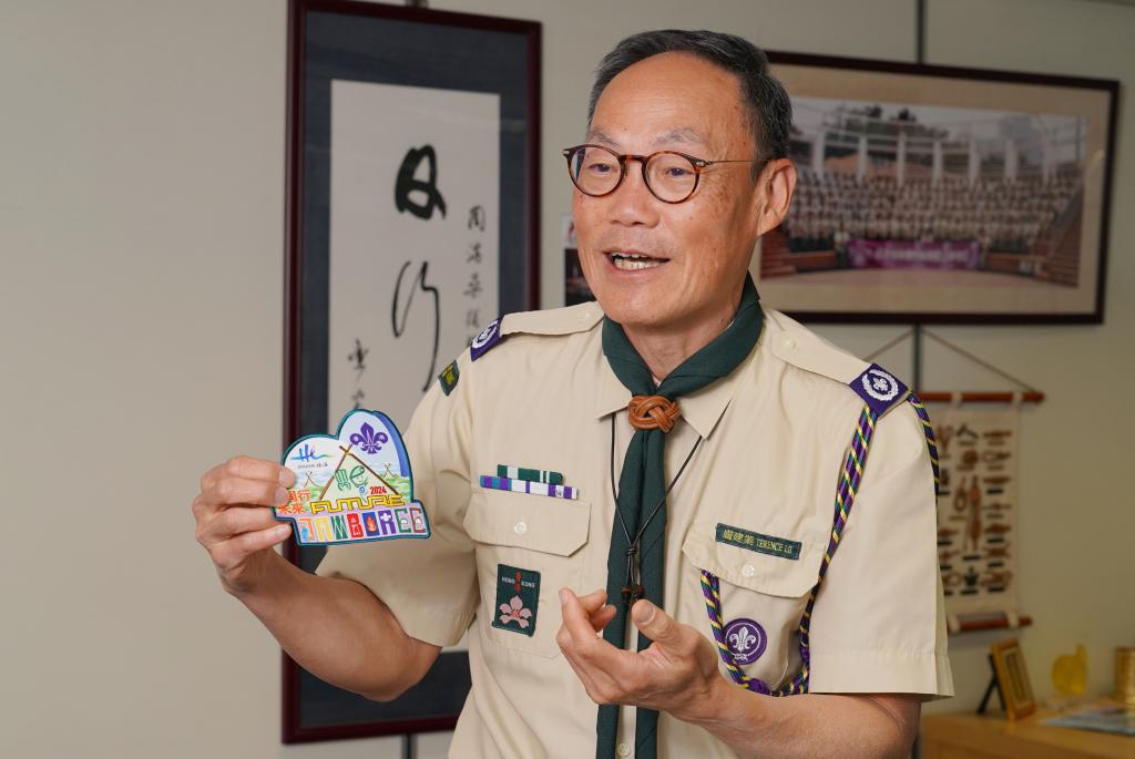 香港童軍總會副香港總監（管理）盧建業指，大露營的紀念章別具深意。 葉偉豪攝