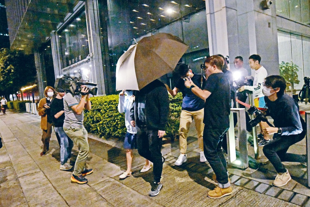 貝鈞奇表示，關注愉園球員涉「打假波」被廉署拘捕事件，新球季肯定要更換足球部管理層。
