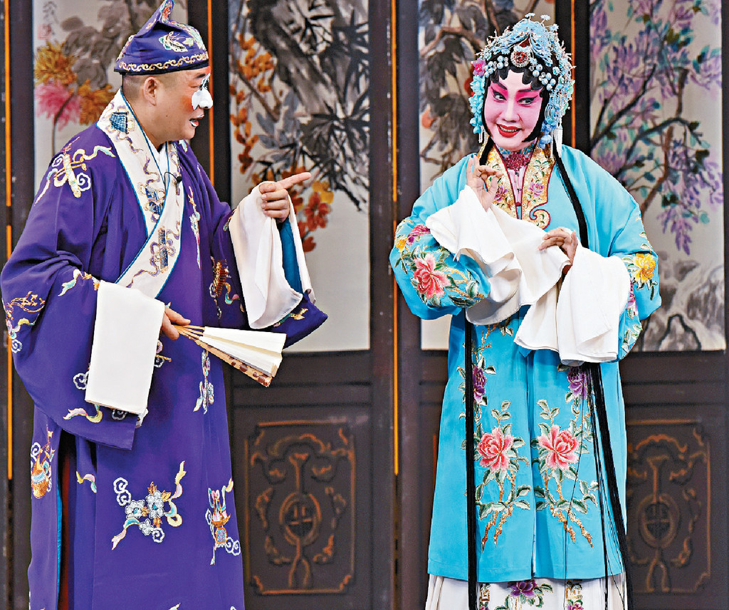 ■經典喜劇《詩文會》中的孫震及王蓉蓉 ■經典喜劇《詩文會》中的孫震及王蓉蓉