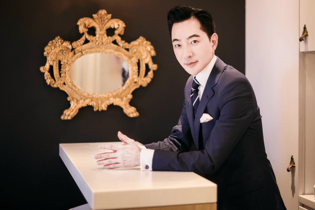 Calvin Lo表示,AI帶來的真正轉變,未必是某個職位消失,而是工作的完成方法、時間和成本改變,重新定義了「專業」。 Calvin Lo表示,AI帶來的真正轉變,未必是某個職位消失,而是工作的完成方法、時間和成本改變,重新定義了「專業」。