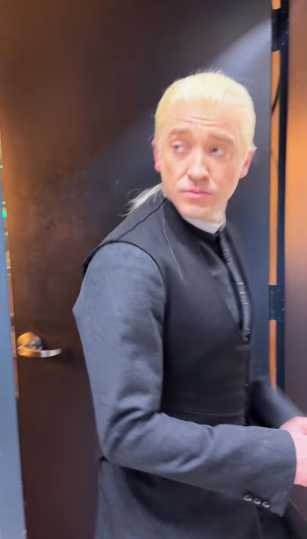 馬份昨晚在舞台劇《Harry Potter and the Cursed Child》後台拍片祝大家新年快樂。