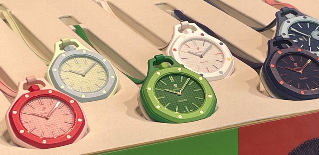 Swatch联乘爱彼Royal Pop系列怀表开卖。 路透社