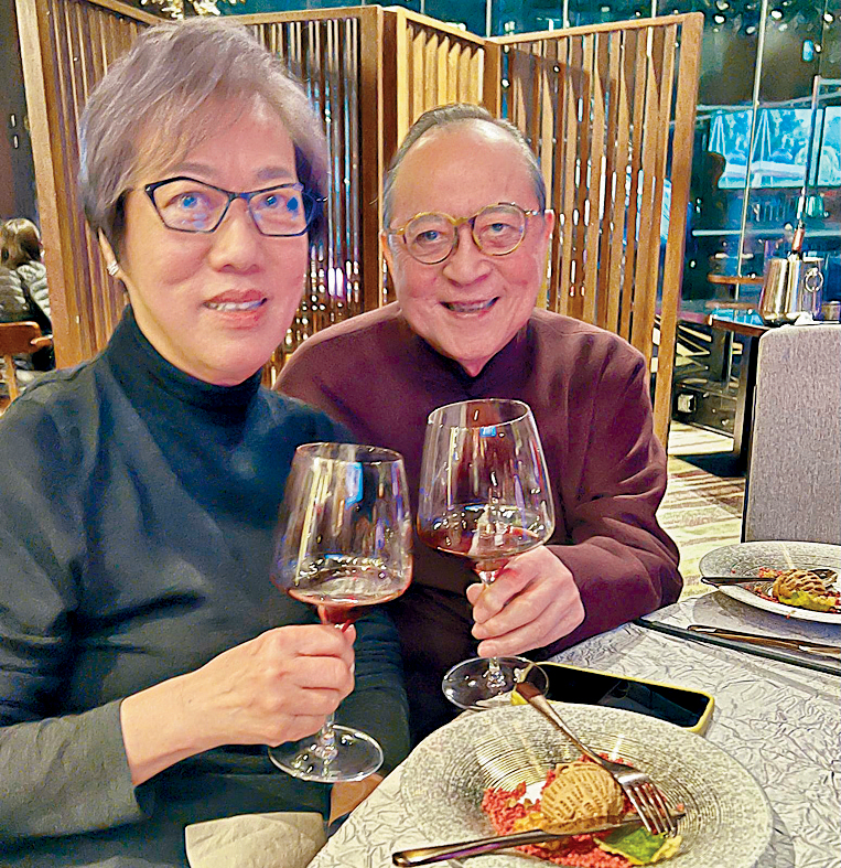 主人家高錦和愛麗絲合照