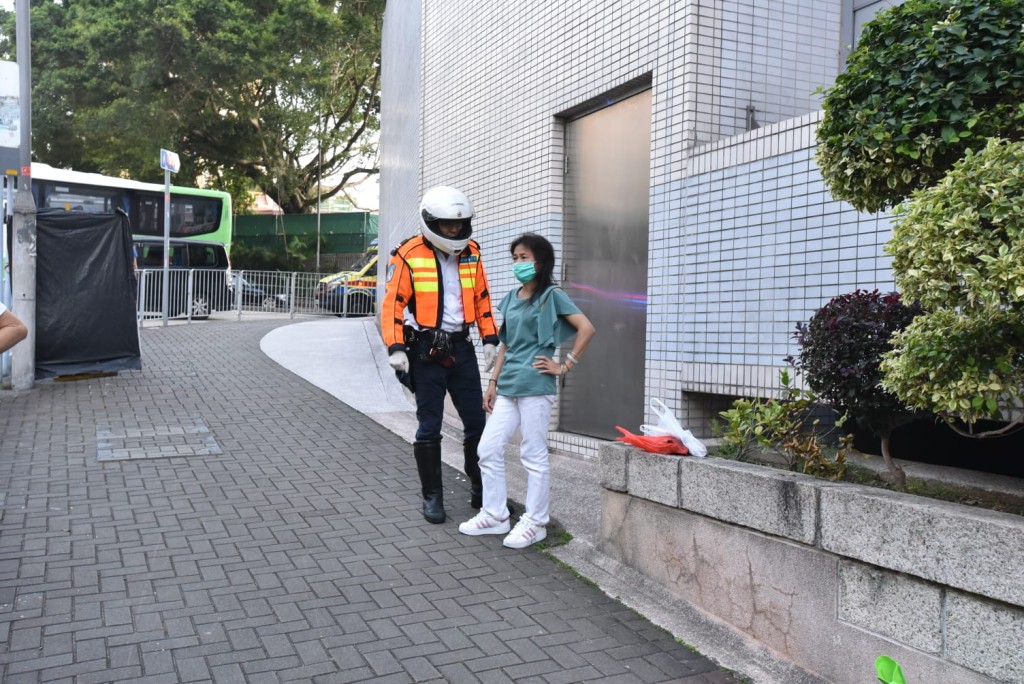 小巴何文田落斜翻側兩人傷