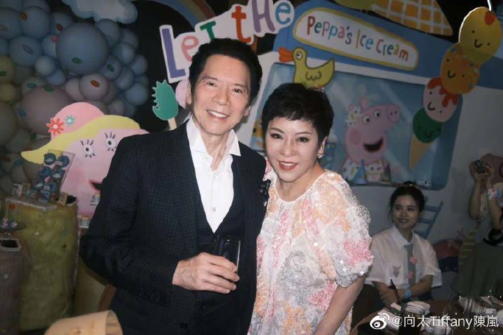 向華強夫婦近年都開設抖音帳號。 向華強夫婦近年都開設抖音帳號。