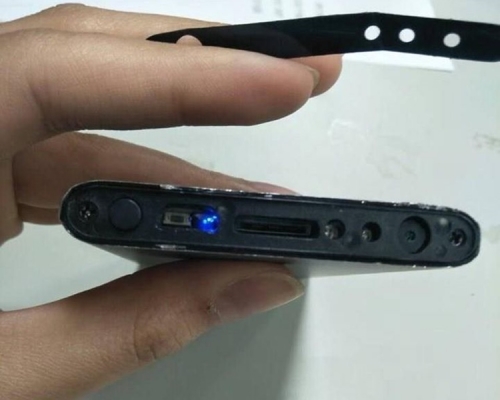針孔鏡頭偽裝成外置充電器。網圖
